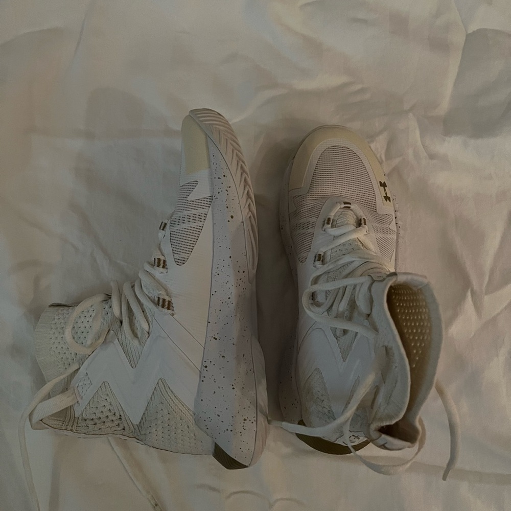 UNDERARMOUR ACE HIGHLIGHT VOLLEYBALL SNEAKERS